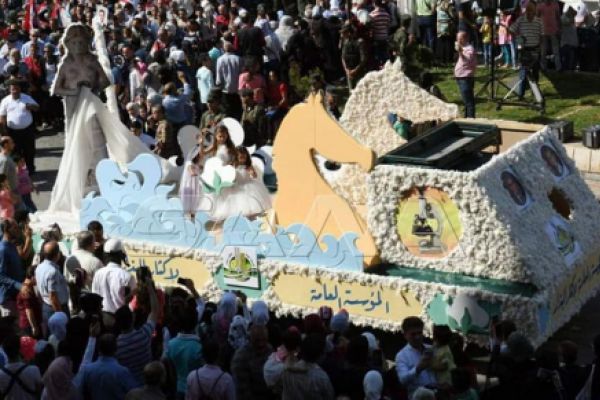 حلب .. كرنفال استعراضي للعربات المشاركة في مهرجان القطن