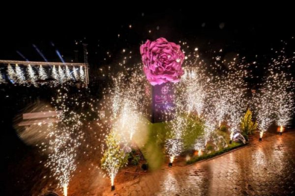 الوردة الشامية .. الحكاية المتناقلة جيلاً بعد جيل بمحبة وعطاء وإيماناً بالاستمرار والتمسك بالأرض